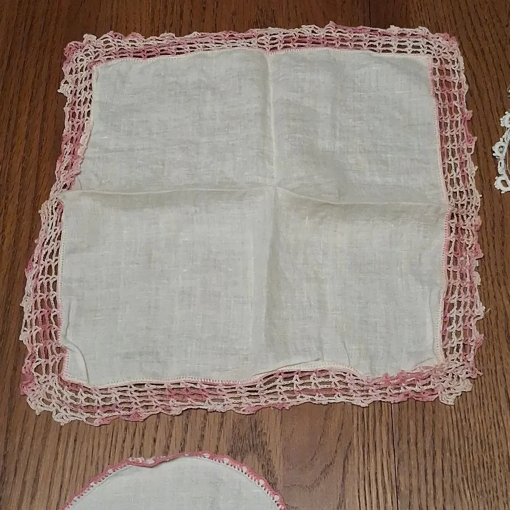 Vintage Tatting, Embroidery,4 Pc., Doilies, &‎ Handkerchief.